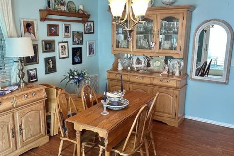 House in The Villages, Florida 2 bedrooms, 99.5 sq.m. № 2210557 - photo 11