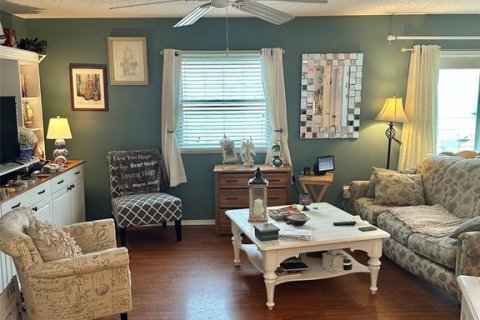 House in The Villages, Florida 2 bedrooms, 99.5 sq.m. № 2210557 - photo 15