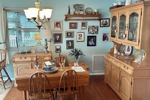 House in The Villages, Florida 2 bedrooms, 99.5 sq.m. № 2210557 - photo 9