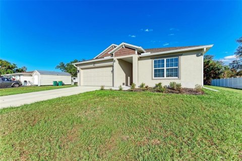 House in Port Charlotte, Florida 4 bedrooms, 174.1 sq.m. № 2136330 - photo 8