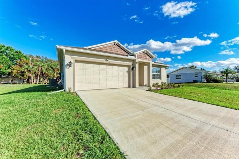 House in Port Charlotte, Florida 4 bedrooms, 174.1 sq.m. № 2136330 - photo 7