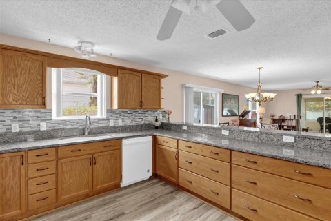 House in The Villages, Florida 3 bedrooms, 137.77 sq.m. № 1676068 - photo 19