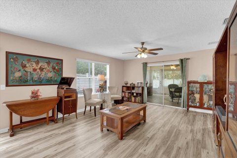 House in The Villages, Florida 3 bedrooms, 137.77 sq.m. № 1676068 - photo 12