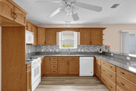 House in The Villages, Florida 3 bedrooms, 137.77 sq.m. № 1676068 - photo 18