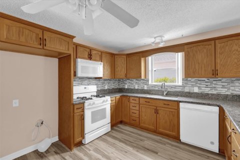 House in The Villages, Florida 3 bedrooms, 137.77 sq.m. № 1676068 - photo 21