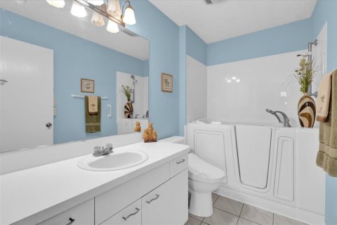 House in The Villages, Florida 3 bedrooms, 137.77 sq.m. № 1676068 - photo 29