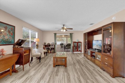 House in The Villages, Florida 3 bedrooms, 137.77 sq.m. № 1676068 - photo 13