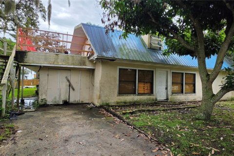 Casa en venta en Saint Lucie, Florida, 6 dormitorios, 286.88 m2 № 2422984 - foto 3
