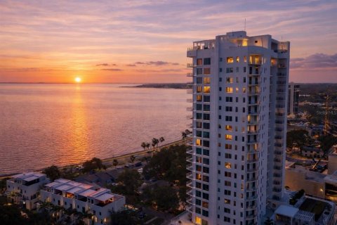 Condo in Tampa, Florida, 4 bedrooms № 2117470
