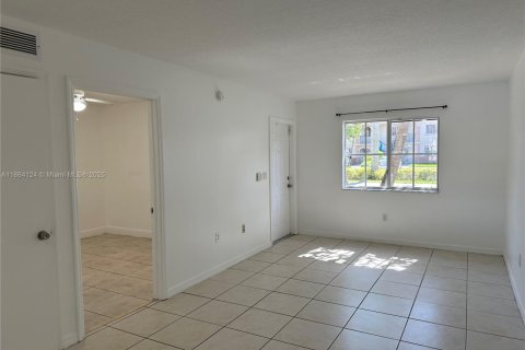 Condominio en alquiler en Homestead, Florida, 2 dormitorios, 76.37 m2 № 1957368 - foto 4