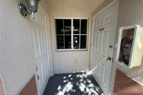 Condominio en alquiler en Homestead, Florida, 2 dormitorios, 76.37 m2 № 1957368 - foto 2