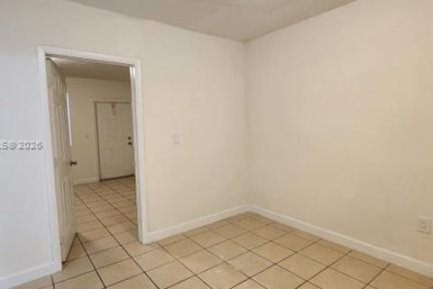 Apartamento en alquiler en Miami, Florida, 1 dormitorio, 37.16 m2 № 2069197 - foto 3