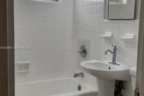 Apartamento en alquiler en Miami, Florida, 1 dormitorio, 37.16 m2 № 2069197 - foto 4