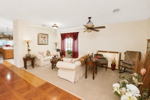 Villa ou maison à vendre à Tampa, Floride: 4 chambres, 203.92 m2 № 2215486 - photo 4