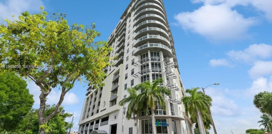 Кондоминиум с 2 спальнями в Майами, Флорида № 2023864