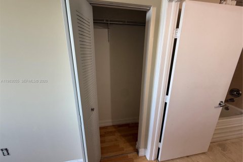 Купить кондоминиум в Майами, Флорида 2 спальни, 91.88м2, № 2023864 - фото 18