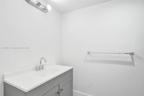 Townhouse in Lauderhill, Florida 3 bedrooms, 147.71 sq.m. № 1943581 - photo 27
