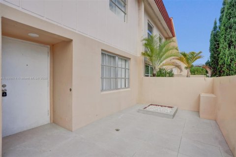 Townhouse in Lauderhill, Florida 3 bedrooms, 147.71 sq.m. № 1943581 - photo 5