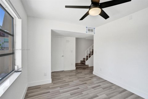 Townhouse in Lauderhill, Florida 3 bedrooms, 147.71 sq.m. № 1943581 - photo 9