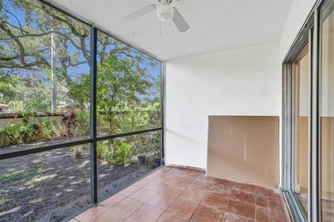 Townhouse in Lauderhill, Florida 3 bedrooms, 147.71 sq.m. № 1943581 - photo 21