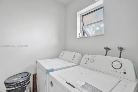 Townhouse in Lauderhill, Florida 3 bedrooms, 147.71 sq.m. № 1943581 - photo 22