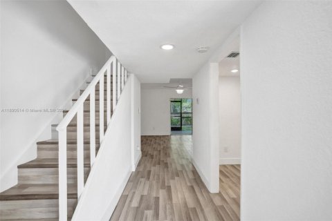 Townhouse in Lauderhill, Florida 3 bedrooms, 147.71 sq.m. № 1943581 - photo 10
