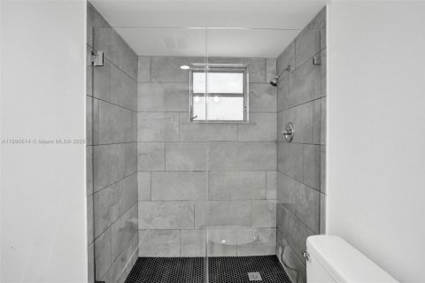 Townhouse in Lauderhill, Florida 3 bedrooms, 147.71 sq.m. № 1943581 - photo 28
