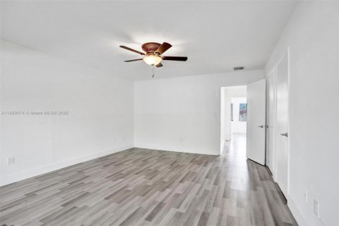 Townhouse in Lauderhill, Florida 3 bedrooms, 147.71 sq.m. № 1943581 - photo 25