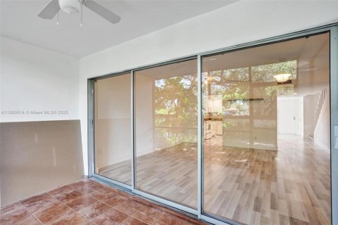 Townhouse in Lauderhill, Florida 3 bedrooms, 147.71 sq.m. № 1943581 - photo 20