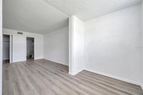 Condo in Clearwater, Florida, 2 bedrooms  № 1805255 - photo 25