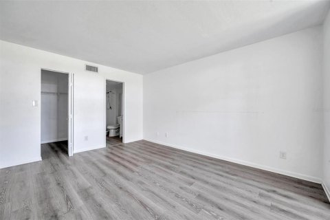 Condo in Clearwater, Florida, 2 bedrooms  № 1805255 - photo 22