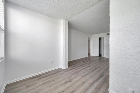 Condo in Clearwater, Florida, 2 bedrooms  № 1805255 - photo 24