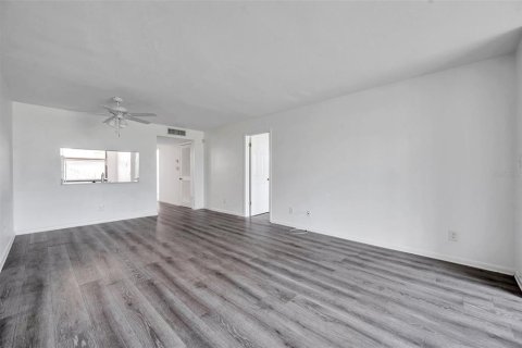 Condo in Clearwater, Florida, 2 bedrooms  № 1805255 - photo 9