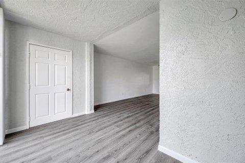 Condo in Clearwater, Florida, 2 bedrooms  № 1805255 - photo 13