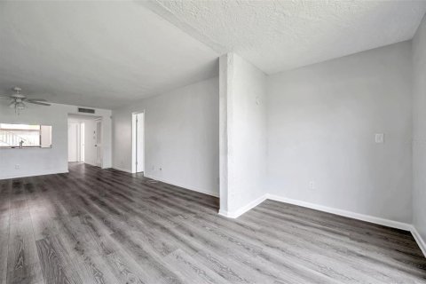 Condo in Clearwater, Florida, 2 bedrooms  № 1805255 - photo 11