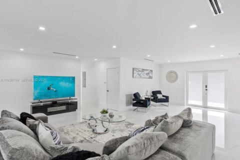 Villa ou maison à vendre à Hollywood, Floride: 4 chambres, 175.59 m2 № 2053870 - photo 3