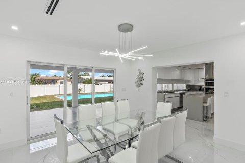 Villa ou maison à vendre à Hollywood, Floride: 4 chambres, 175.59 m2 № 2053870 - photo 5