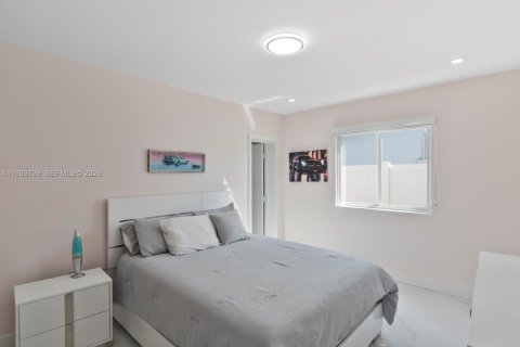 Villa ou maison à vendre à Hollywood, Floride: 4 chambres, 175.59 m2 № 2053870 - photo 11