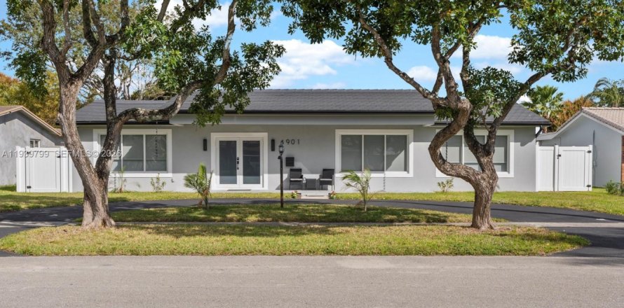 Villa ou maison à Hollywood, Floride 4 chambres, 175.59 m2 № 2053870