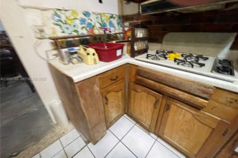 House in Miami Gardens, Florida 3 bedrooms, 151.9 sq.m. № 1992361 - photo 5