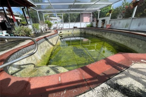 House in Miami Gardens, Florida 3 bedrooms, 151.9 sq.m. № 1992361 - photo 3