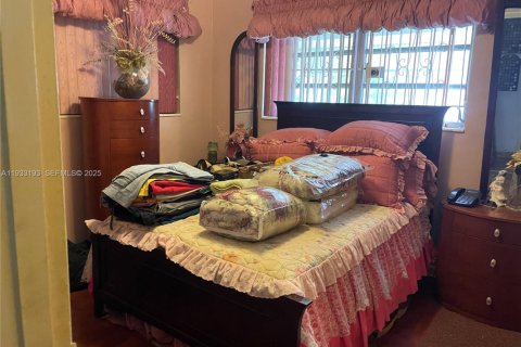 House in Miami Gardens, Florida 3 bedrooms, 151.9 sq.m. № 1992361 - photo 9