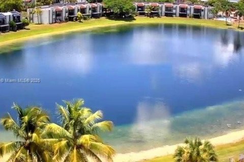 Condo in Miami, Florida, 2 bedrooms  № 1867005 - photo 29