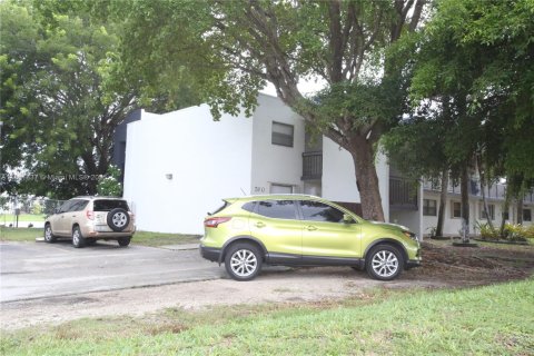 Condo in Miami, Florida, 2 bedrooms  № 1867005 - photo 30