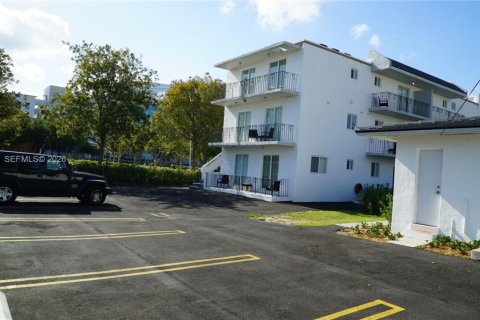 Снять в аренду квартиру в Майами, Флорида 2 спальни, 88.26м2, № 1995749 - фото 13