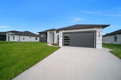 Villa ou maison à vendre à Lehigh Acres, Floride: 4 chambres, 161.19 m2 № 2406519 - photo 2