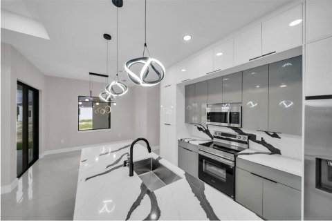 Villa ou maison à vendre à Lehigh Acres, Floride: 4 chambres, 161.19 m2 № 2406519 - photo 24