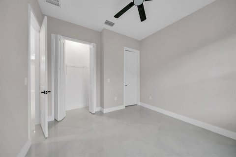 Villa ou maison à vendre à Lehigh Acres, Floride: 4 chambres, 161.19 m2 № 2406519 - photo 27