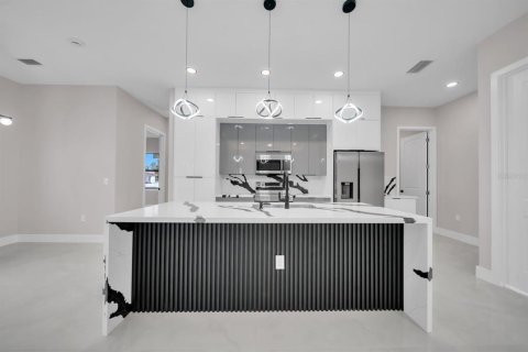 Villa ou maison à vendre à Lehigh Acres, Floride: 4 chambres, 161.19 m2 № 2406519 - photo 7