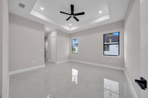 Villa ou maison à vendre à Lehigh Acres, Floride: 4 chambres, 161.19 m2 № 2406519 - photo 13